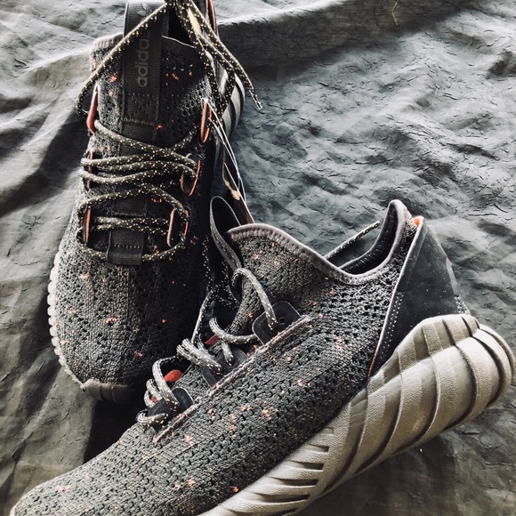 ADIDAS TUBULAR DOOM YOUTH SIZE 6.5 / WOMENS 8 - Picture 4 of 6